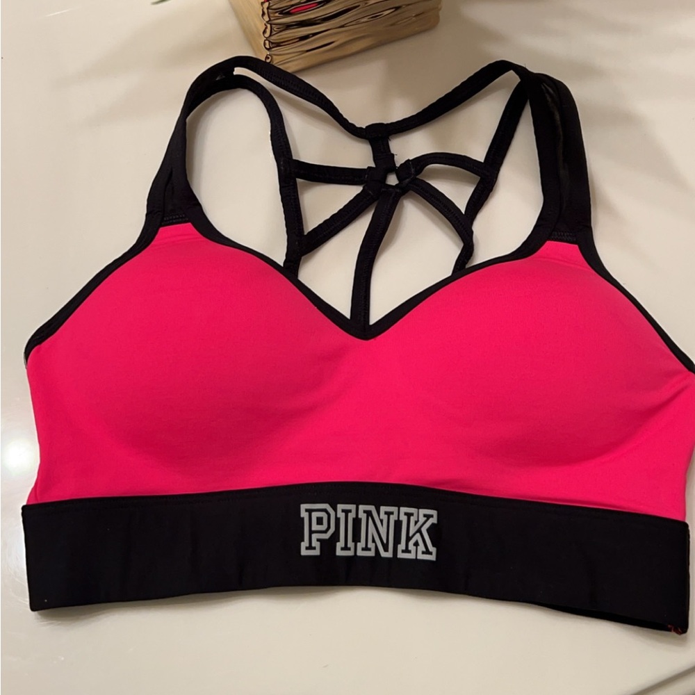 ictoria's Secret pink ultimate sports bra, , like new. Strap front and back.
